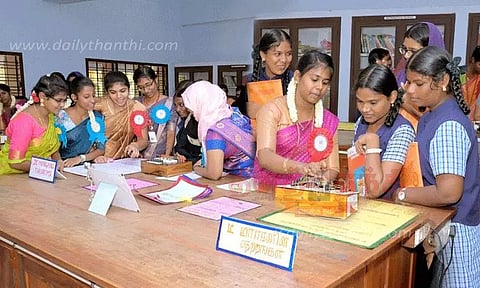 12-ம் வகுப்பு மாணவிகளுக்கு இயற்பியல் செய்முறை மேம்பாட்டு பயிற்சி