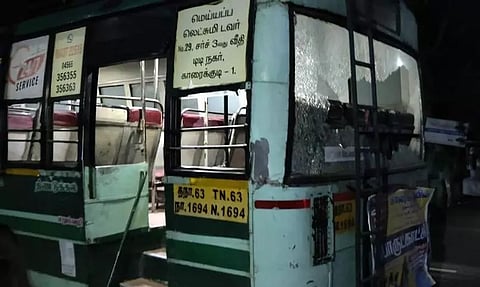 அரசு பஸ் மீது கல்வீசி தாக்கியவர் கைது