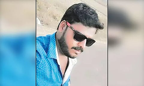 டிப்பர் லாரி மோதி வாலிபர் பலி