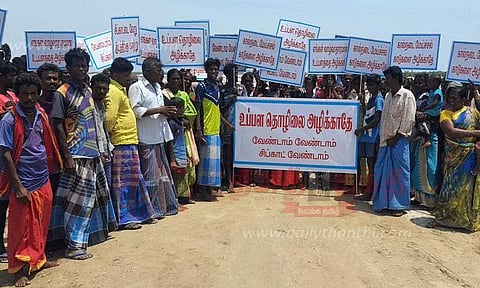 விளாத்திகுளம் அருகே உப்பள தொழிலாளர்கள் திடீர் போராட்டம்