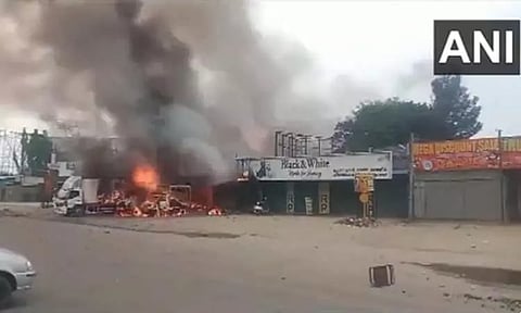 கர்நாடகா: பட்டாசு கடை தீ விபத்தில் பலி எண்ணிக்கை 12 ஆக உயர்வு; முதல்-மந்திரி இரங்கல்