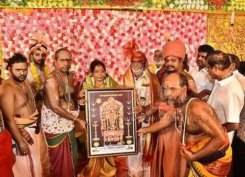 திருக்கடையூரில் அமைச்சர் சேகர்பாபு சஷ்டியப்த பூர்த்தி செய்து வழிபாடு