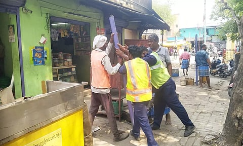 சிறுவாச்சூரில் ஆக்கிரமிப்பு கடைகள் அகற்றம்