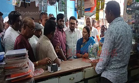 திருவள்ளுவர் மார்க்கெட், ராபர்ட்சன்பேட்டை பஸ் நிலையத்தில் எம்.எல்.ஏ. திடீர் ஆய்வு