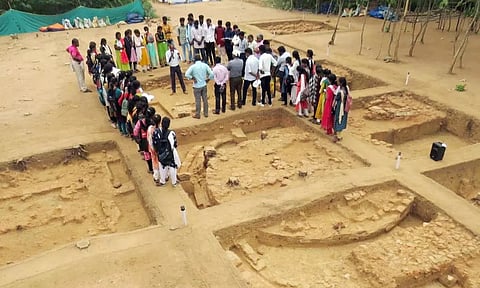 அகழாய்வு பணியை பார்வையிட மாணவர்கள் வருகை அதிகரிப்பு