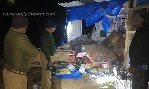 3 கடைகளை சேதப்படுத்திய காட்டு யானைகள்