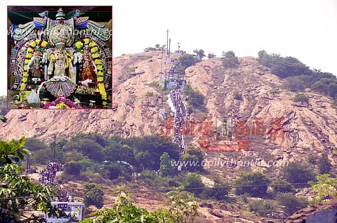 புரட்டாசி சனிக்கிழமையையொட்டி பெருமாள் மலையில் குவிந்த பக்தர்கள்; நீண்ட வரிசையில் காத்திருந்து சாமி தரிசனம்