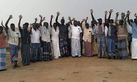 பாசனத்துக்காக என்.எல்.சி.யில் இருந்து தண்ணீ திறந்துவிடக்கோரி விவசாயிகள் போராட்டம்