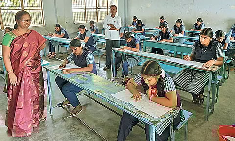 திருவள்ளூர் மாவட்டத்தில் முதல்-அமைச்சர் திறனாய்வு தேர்வை 5,052 பேர் எழுதினர் - மாவட்ட முதன்மை கல்வி அலுவலர் தகவல்