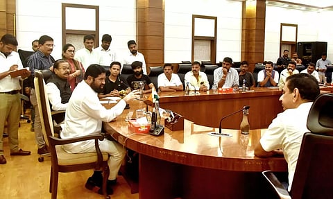 கோரேகாவ் கட்டிட தீ விபத்தில் பாதிக்கப்பட்டவர்களுடன் முதல்-மந்திரி ஷிண்டே சந்திப்பு - குடும்பத்துக்கு தலா ரூ.50 ஆயிரம் நிவாரணம் அறிவிப்பு