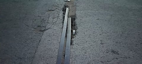 பாலத்தில் ஏற்பட்டுள்ள விரிசலை சீரமைக்க வேண்டும்