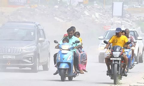 மேம்பாலம் அமைக்கும் பணியை விரைந்து முடிக்க வேண்டும்