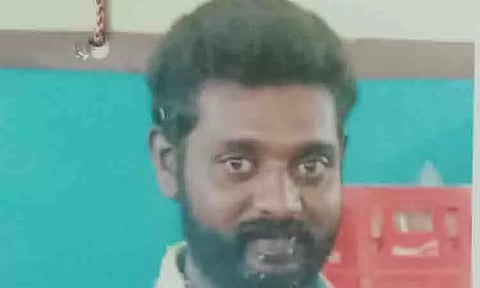 காவிரி ஆற்றில் பிணமாக மிதந்த வாலிபர்- பெண் உடல்கள்