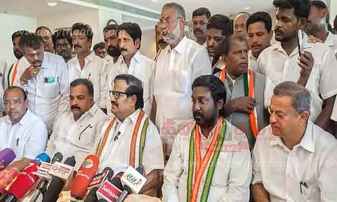 தி.மு.க.-பா.ஜ.க. இடையே தான் போட்டி என அண்ணாமலை கூறுவது நல்ல காமெடி