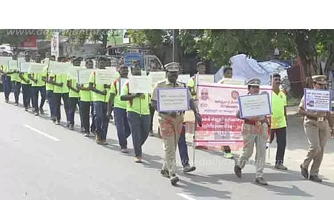 தீயணைப்பு வீரர்கள் விழிப்புணர்வு நடைபயணம்