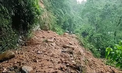 மேகாலயாவில் நிலச்சரிவு: வீடு இடிந்து விழுந்ததில் ஒரே குடும்பத்தைச் சேர்ந்த 4 பேர் உயிரிழப்பு