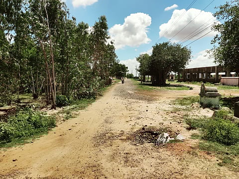 மாரியம்மன் கோவில் சாலையை சீரமைக்க வேண்டும்