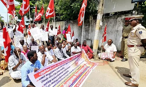 பாகூர் மின்துறை அலுவலகத்தை கம்யூனிஸ்டு கட்சியினர் முற்றுகை