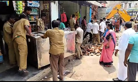 திருக்கோவிலூரில் ஆக்கிரமிப்புகள் அகற்றம்