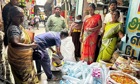 தடை செய்யப்பட்ட 3 டன் பிளாஸ்டிக் பொருட்கள் பறிமுதல்