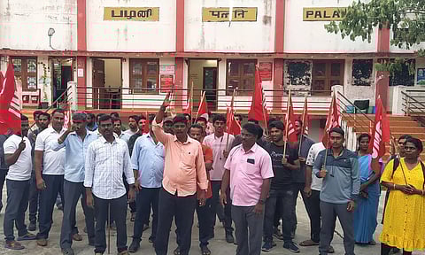 எஸ்.ஆர்.எம்.யூ. தொழிற்சங்கத்தினர் ஆர்ப்பாட்டம்