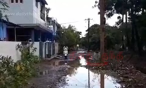 4 ஆண்டுகளுக்கும் மேலாக தார்சாலை இல்லாத அவலம்