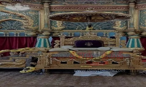மைசூரு அரண்மனையில் நவரத்தினங்களால் ஆன சிம்மாசனம் ஜோடிப்பு
