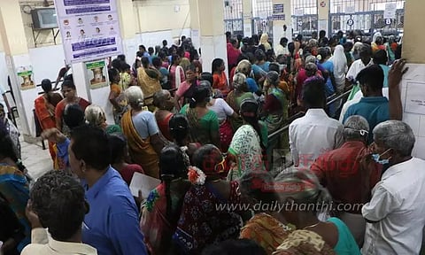 அரசு ஆஸ்பத்திரியில் அலைமோதிய நோயாளிகள்