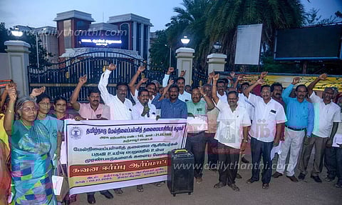 தலைமை ஆசிரியர்கள் ஆர்ப்பாட்டம்