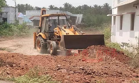 ஊஞ்சலூர் அருகே ஆக்கிரமிப்பு அகற்றம்