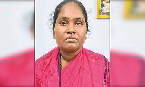 சோழிங்கநல்லூரில் வங்கியில் 54 பவுன் நகைகளை திருடிய துப்புரவு பெண் ஊழியர் கைது