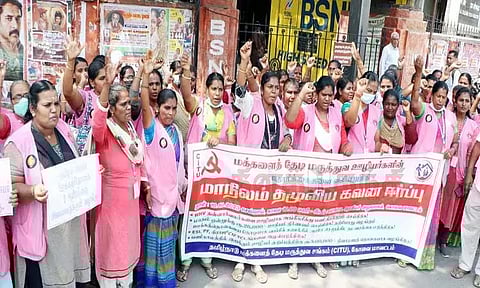 மக்களை தேடி மருத்துவ பணியாளர்கள் ஆர்ப்பாட்டம்