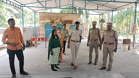 வாணவெடி தயாரிப்பு கிடங்குகளில் வருவாய் அலுவலர் திடீர் ஆய்வு