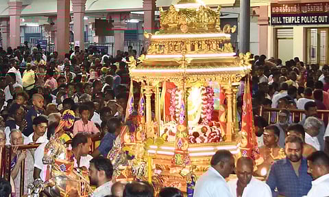 பழனி முருகன் கோவிலில் 9 நாட்கள் தங்கரத புறப்பாடு நிறுத்தம்