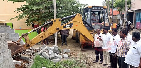 தர்மபுரியில் சாலையோர ஆக்கிரமிப்புகள் அகற்றம்
