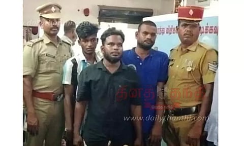 மதுபோதையில் இருந்த அரசு ஊழியரிடம் தங்கச்சங்கிலி பறிப்பு