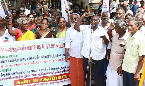 குடும்பத்துடன் மாற்றுத்திறனாளிகள் ஆர்ப்பாட்டம்