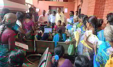 மகளிர் உரிமைத்தொகை விண்ணப்பம் குறித்து அதிகாரிகள் ஆய்வு