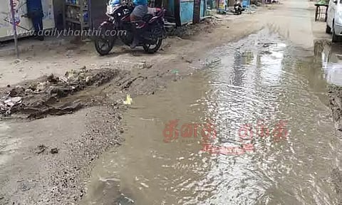 குழாய் உடைந்து வீணாகும் குடிநீர்