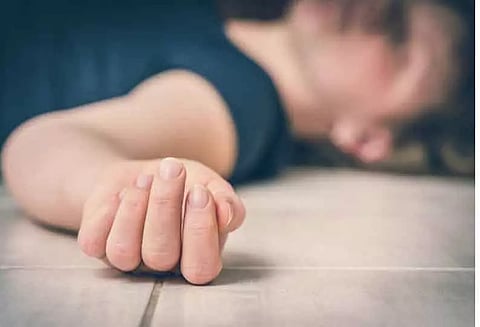 ரெயில்வே மேம்பால பணியின் போதுபொக்லைன் எந்திரம் மோதி மேற்பார்வையாளர் சாவுஆத்தூர் அருகே பரிதாபம்