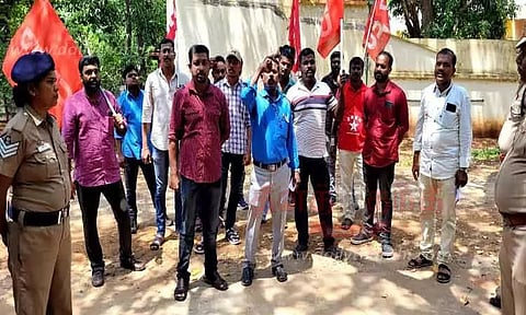 தொழிற்சங்கத்தினர் கண்டன ஆர்ப்பாட்டம்