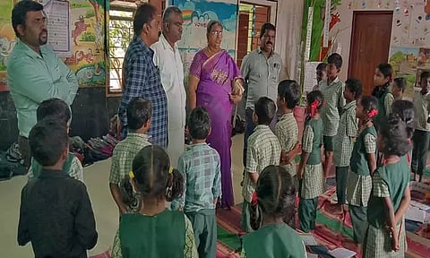 அரசு பள்ளிகளில் மாவட்ட கல்வி அதிகாரி ஆய்வு