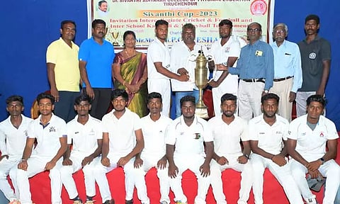 திருச்செந்தூர் டாக்டர் சிவந்தி ஆதித்தனார் உடற்கல்வியியல் கல்லூரியில்சிவந்தி கோப்பைக்கான கிரிக்கெட் போட்டியில்ஆதித்தனார் கல்லூரி வெற்றி