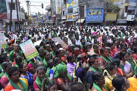 தமிழகத்திற்கு காவிரியில் உரிய நீரை தராத கர்நாடக அரசை கண்டித்து கடையடைப்பு- முற்றுகை போராட்டம்