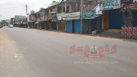 கொள்ளிடம் பகுதியில் கடைகள் அடைப்பு