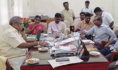 திட்டப்பணிகள் குறித்து அதிகாரிகளுடன் சபாநாயகர் செல்வம் ஆலோசனை