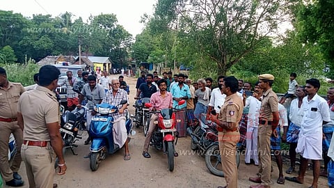 போக்குவரத்து விதிமுறைகள் குறித்து விழிப்புணர்வு நிகழ்ச்சி