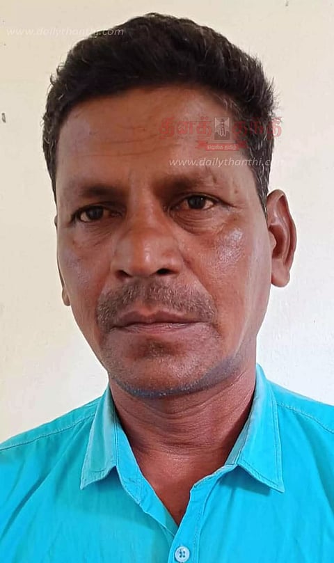 போலீஸ் என கூறி கஞ்சா சோதனை செய்வதுபோல் நடித்து பணம் பறித்தவர் கைது