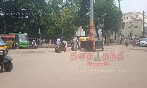 ராபர்ட்சன்பேட்டையில் சாலையோரம் நிறுத்தப்பட்ட வாகனங்கள் அகற்றம்