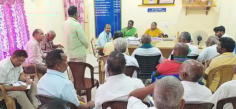 தென்னங்கள் இறக்க அனுமதிக்க வேண்டும்